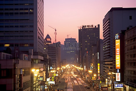 温暖的周二晚上，首尔的 giljeongroo