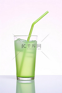 饮料吸管背景图片_白色背景附近带吸管的绿色饮料