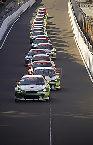 赛车背景图片_赛道上的一群汽车