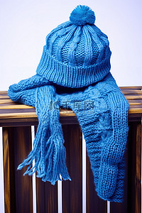 蓝色针织帽和围巾