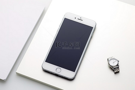 iphone三视图背景图片_一部 iPhone 和一部手机，旁边放着一台带时钟的笔记本