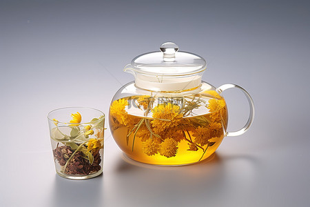 玻璃杯绿茶茶罐用柠檬和蜂蜜