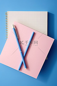 粉色的笔背景图片_两个笔记本，里面有粉色和蓝色的笔