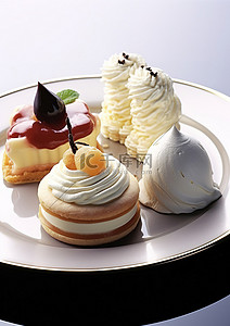 盘子菜背景图片_四块糕点放在盘子上，上面涂有生奶油和生黄油