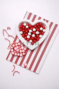红色圆点背景图片_盘子上有红色和白色糖果的甜心笔记