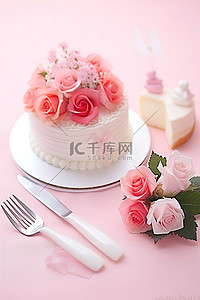 粉色蛋糕和鲜花等婚礼用品