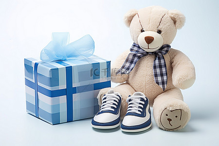 显示了婴儿礼物毛绒熊鞋和泰迪熊