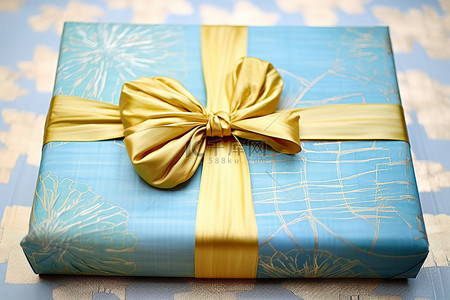 礼物新年背景图片_三件蓝色和金色包裹的礼物