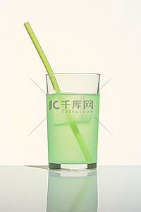 带吸管的饮料背景图片_一杯带吸管的绿色智利水