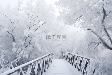 天桥背景图片_俄罗斯雪路冬天桥格明斯克