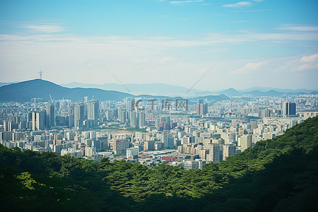 从悬崖上俯瞰首尔市中心