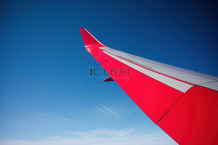 飞机空中背景图片_天空之翼上的一架飞机