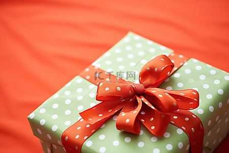红色圆点背景图片_圆点和红色礼品包装礼物与 T 恤图像