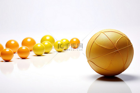 乒乓球球背景图片_白色表面上的黄色排球，带有橙色球