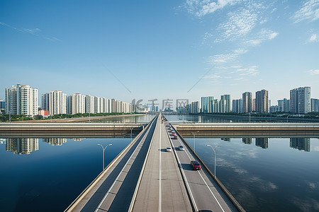 边境背景图片_首尔边境湖上的两条高速公路和建筑物