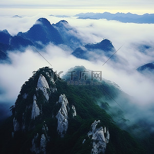 黄中国背景图片_黄碧马月山在多云天气中国
