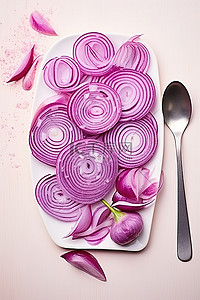 紫洋葱开胃菜和与之搭配的勺子