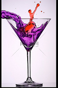 倾倒的酒杯背景图片_橙橙色马提尼杯，里面有紫色液体