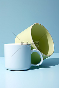 蓝色茶杯背景图片_蓝色背景上的两个绿色和蓝色杯子