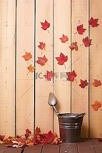 秋天在木墙上，有红桶和叶子
