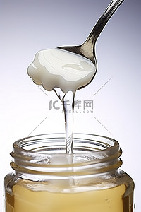 糖浆液体背景图片_茶匙加糖的液体液体