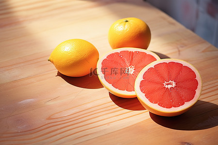 桌上的柠檬葡萄柚