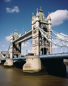 伦敦一座美丽而巨大的桥梁