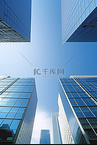 东京日本背景图片_四栋高楼靠得很近，望向天空