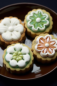 韩国传统美食背景图片_四块白色饼干，装扮成彩色花环