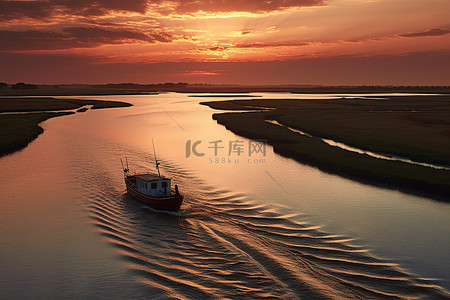 天安门装饰背景图片_夕阳下，一艘船在天空中航行