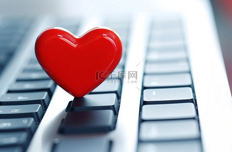 电脑键盘上的一颗心的图片