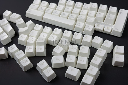 白色电脑白色背景图片_白色电脑电脑键盘零件