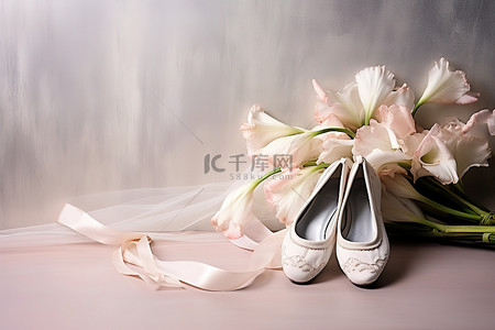 芭蕾舞女演员芭蕾舞鞋和背景上的花朵