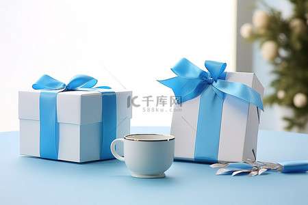 蓝色礼盒背景图片_桌子上有一个白色礼盒和一个蓝色礼盒