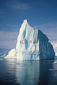 海洋中的一座冰山