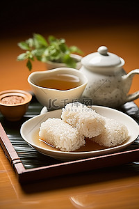 水汪汪的茶汤圆和米饭