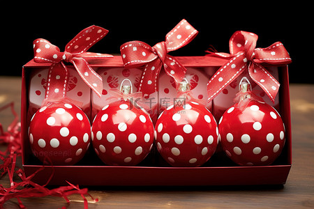 5 个圣诞复活节彩蛋，红色和白色圆点蝴蝶结