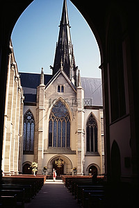 教堂彩色玻璃背景图片_开放的教堂的照片