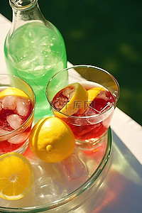 果汁画册背景图片_冰碗里的彩色饮料