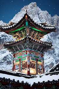 色彩鲜艳的积雪结构，可欣赏山景