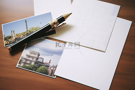 春节明信片背景图片_旁边有四张明信片和一支笔