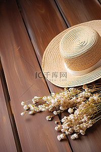 草帽灯珠背景图片_在一张木桌上的草帽