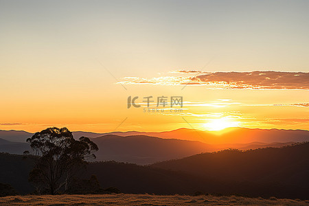 太阳正在落山