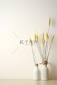 两个花瓶，装着小麦和鲜花
