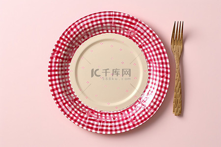 红色盘子背景图片_红色盘子和粉色刀