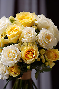 黄玫瑰和白绣球花束