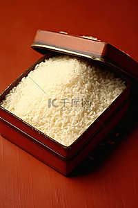 红色盒子里的米饭