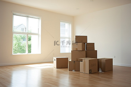 人在箱子里背景图片_在小公寓的空房间里搬箱子