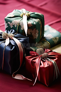 新年包装背景图片_用白色亚洲礼品包装纸将礼物包装在桌子上