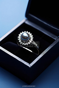 蓝色礼盒背景图片_蓝色礼盒中优雅的黑珍珠戒指